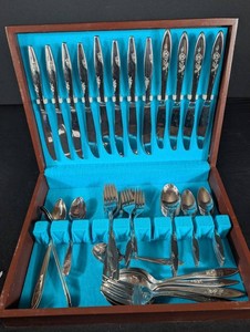 Oneida Stainless Floral Flatware Set in Presentation Case