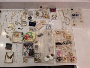 Mixed Lot Costume Jewelry, Earrings, Necklaces & Bracelets