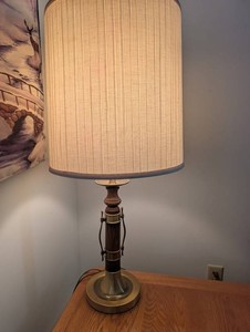 Turned Wood & Brass-Style Table Lamp With Woven Shade