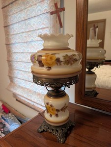 Vintage Floral Milk Glass Table Lamp