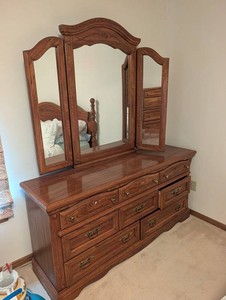 Vintage Vaughan of Virginia Dresser With Tri-Fold Mirror