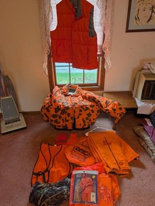Mixed Lot Hunting Clothing - Mountn Prairie, Walls & Hot Seat