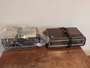 Vintage General Electric 7-4300 Clock Radio Mixed Lot