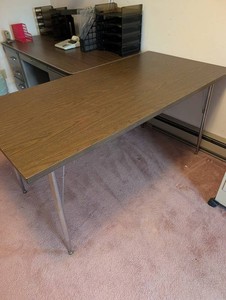 Woodgrain Laminate Office Table 60 X 32 X 28 in