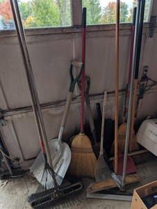 Mixed Lot Yard & Cleaning Tools