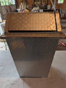 Diamond Plate Metal Mailbox With Curved Lid