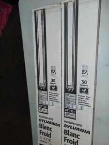 60 Pack Sylvania 22434 FO32V41ECO - T8 Fluorescent Bulbs 32 Watts 2 Boxes of 30