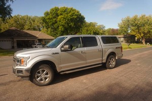 2019 Ford F-150 XLT 4 Door 4 x 4 Crew Cab Truck With Color Coordinated Topper