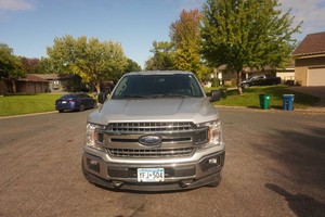 2019 Ford F-150 XLT 4 Door 4 x 4 Crew Cab Truck With Color Coordinated Topper