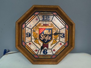 Vintage G. Heileman Brewing Co.  Old Style Lighted Wall Clock (16 Wide x 16 Tall x 3 Deep)
