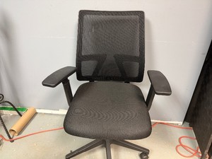 Mesh Back Office Chair Adjustable Cushioned Seat (Imperfectionhole on back rest)