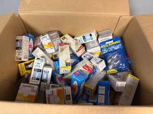 Box of 4,15, 25 and 60 Watt Lightbulbs