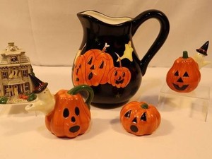 Sakura Debbie Mumm Halloween Ceramics & Pumpkin Pitcher Mixed Lot