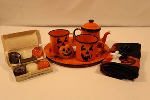 Halloween Decor & Tea Service Mixed Lot