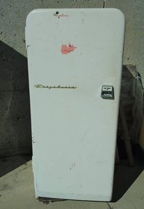 VINTAGE FRIGIDAIRE