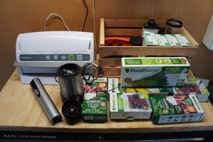 Foodsaver Vacuum Sealing System with Accessories & Assorted Kitchenware