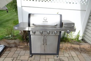 Char-Broil Propane Grill with Side Burner Sear Plate