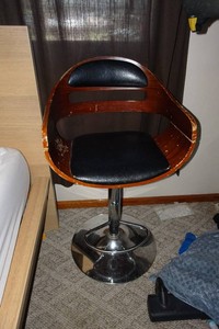 Adjustable Height Swivel Bar Stool