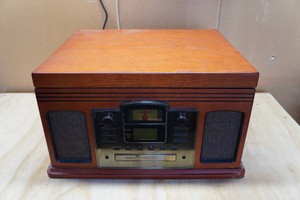 Retro Style Crosley CR2405 Turntable