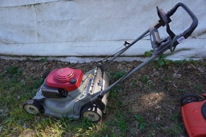 Honda Harmony 215 Gas Push Mower