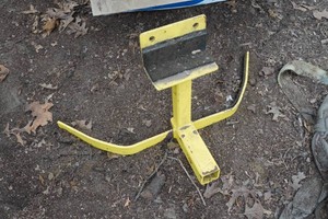 Hitch Mount Garbage Can Grabber