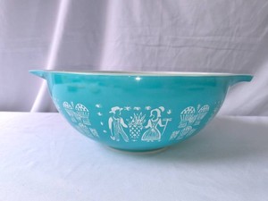Vintage turquoise Pyrex Amish Butterprint Cinderella mixing bowl