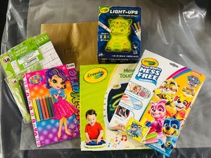 BUDDING ARTIST LOT - Crayola Projects, etc