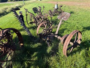 Horse drawn sickle mower IHC