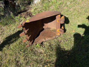 24 excavator bucket