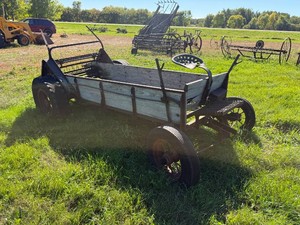Manure spreader ground driven