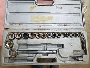 12 Ratchet and Socket Set