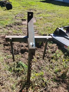 Hay spear for bucket