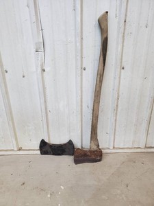 Single bit axe with double bit axe head