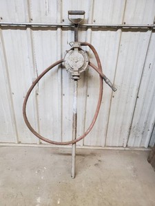 Barrel pump lever-action
