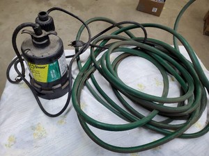 Utility pump with hose