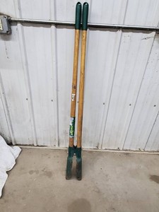 Post hole digger
