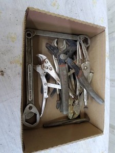 Lot of adjustable pliers and universal wrenches