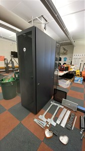 DELL DOUBLE SERVER ENCLOSURE CABINET WITH ACCESSORIES
