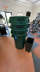 RUBBERMAID BRUTE 32 GALLON TRASH BINS