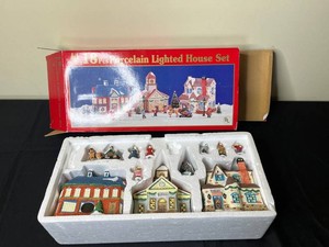 Lighted Porcelain Christmas Village House Set in Orig Box