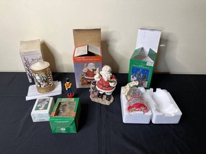 Christmas Decorations & Ornaments Mixed Lot - Santa, Musical Pieces & Collectibles
