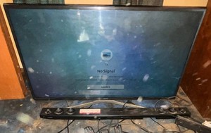 4K Smart TV & Wireless Soundbar - Samsung UN43MU6290 LG 300W