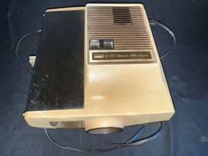 Vintage Slide Projector - Montgomery Ward Q-555 Automatic (untested)