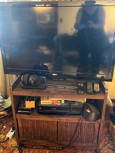 Flat-Screen TV - Sanyo DP39843 38in Mixed Lot With VCR & Stand