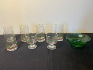 Christmas Glassware - 4 Tumblers, 2 Goblets & Green Bowl