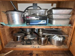 Cookware Mixed Lot - Toastmaster 6110 & Westinghouse Electric Knives