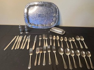 Silverplate Flatware & Serving Pieces Mixed Lot