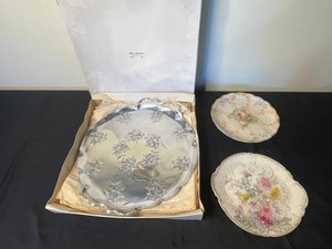 Vintage Servingware Mixed Lot - Decorative Tray & Floral Plates (Lot of 3)