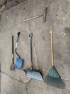 Snow & Garden Tools - Mixed Lot of Shovels & Rakes