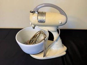 Vintage Stand Mixer - Hamilton Beach 10-Speed With Bowl
